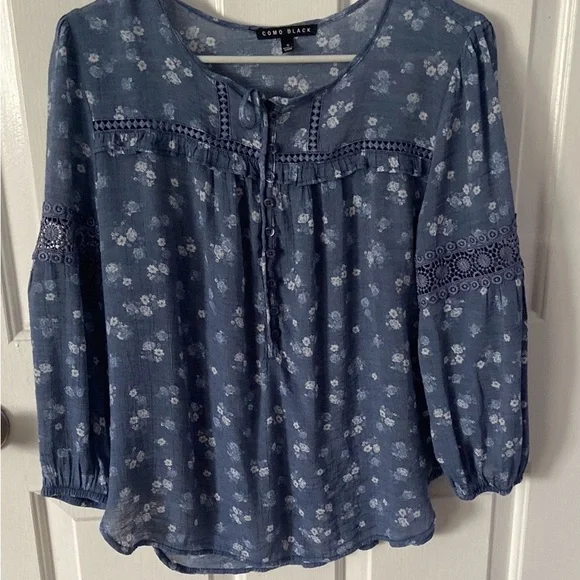 Comfy Blue Floral Blouse with Lace Details – Size S - Picture 2 of 5